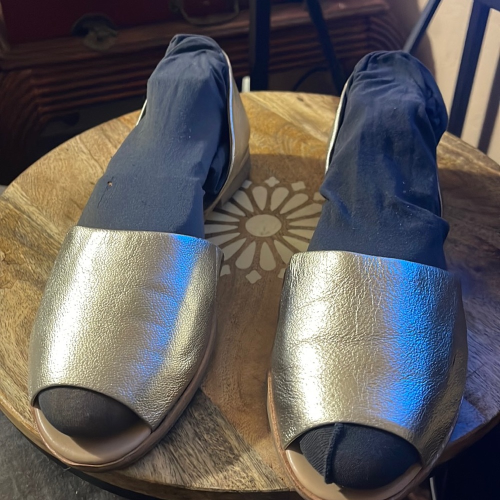 Open toe golden sandal